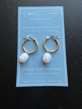 New Charges Faux Pearl Huggie Hoop Earrings in Gold and White